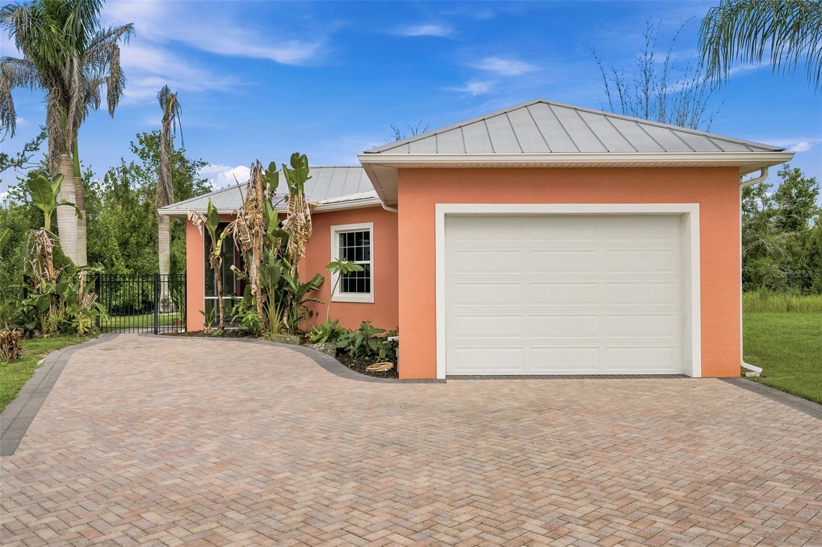 BAY LAKE RESIDENCE - Residential