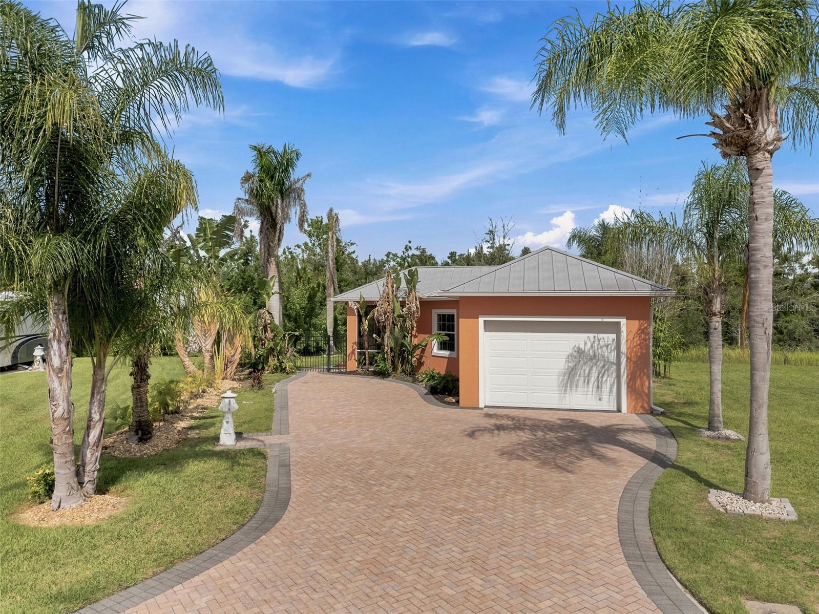 BAY LAKE RESIDENCE - Residential