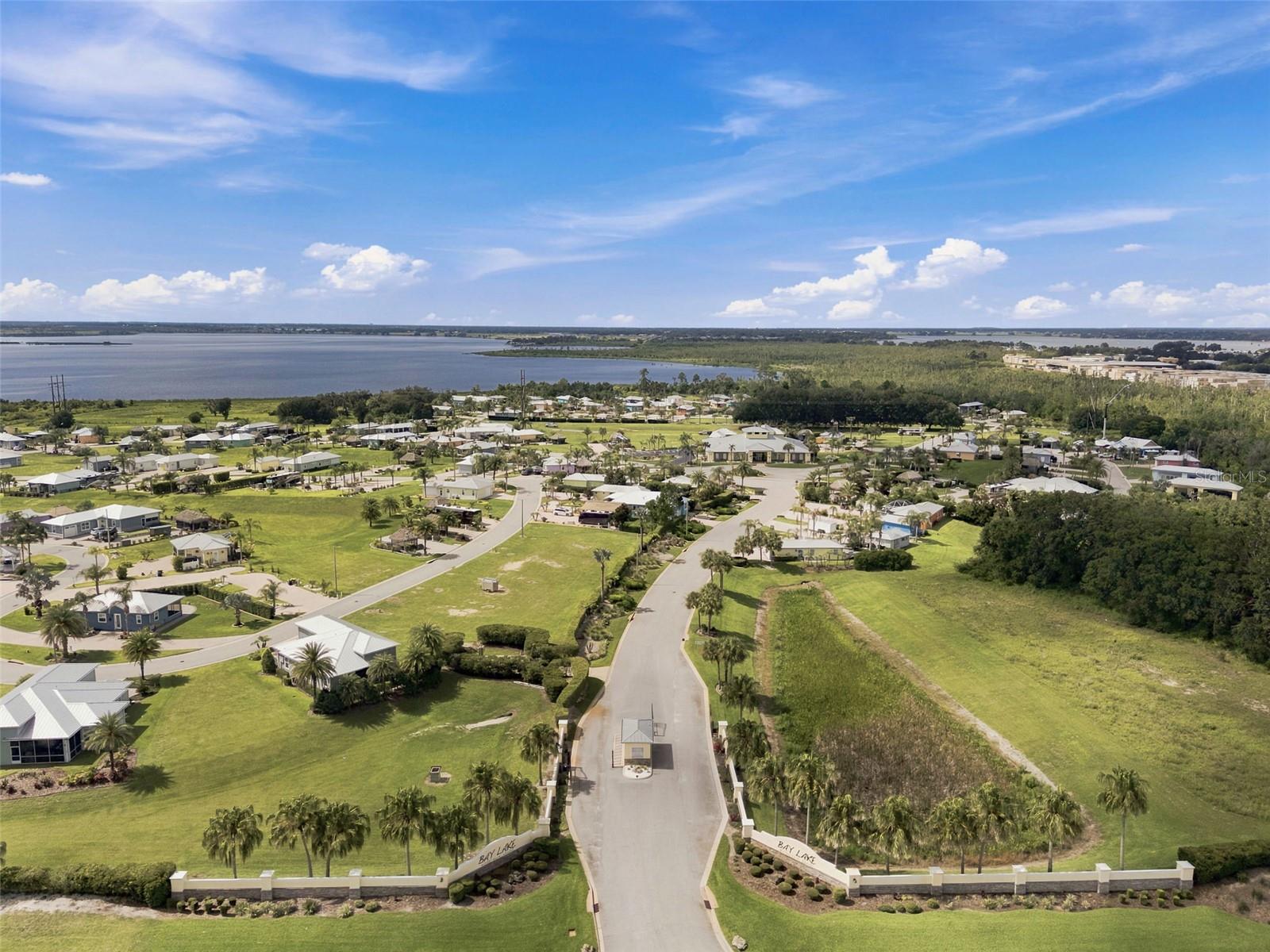 BAY LAKE RESIDENCE - Residential