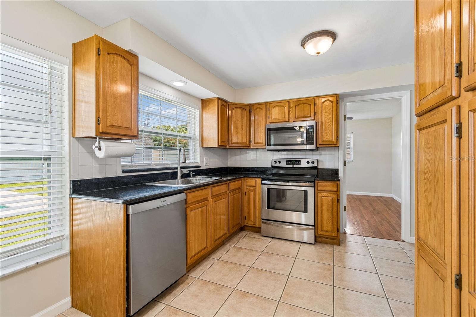 YACHT CLUB ESTATES - Residential