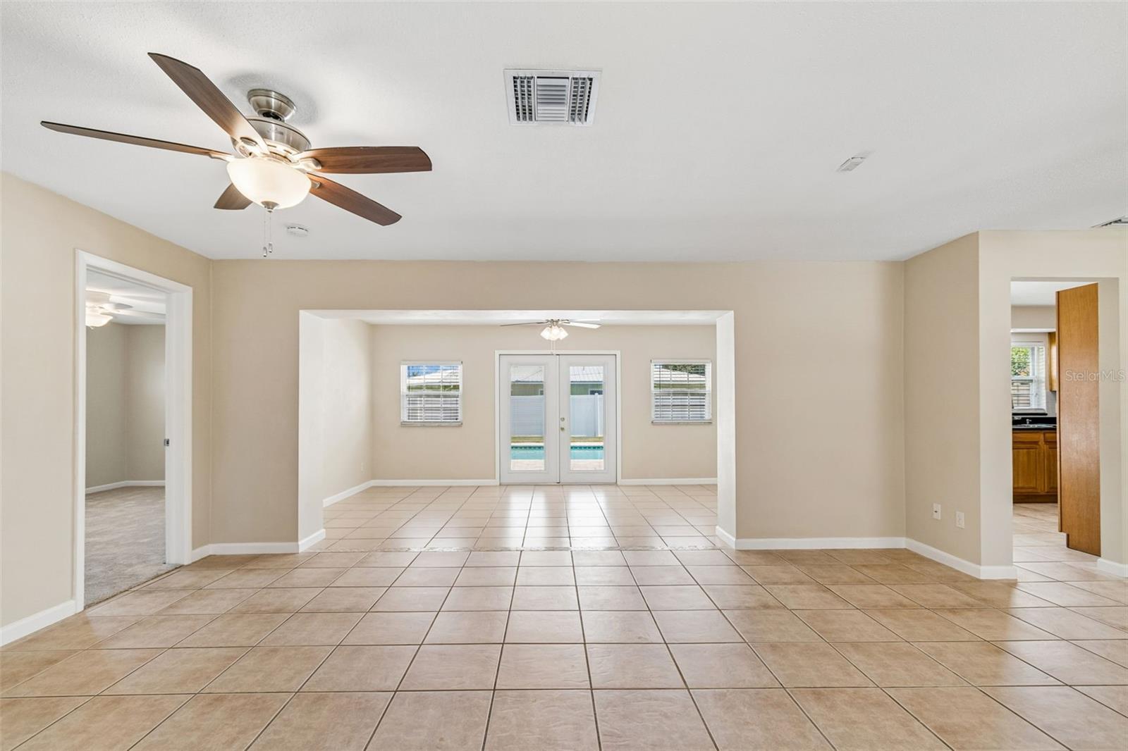 YACHT CLUB ESTATES - Residential