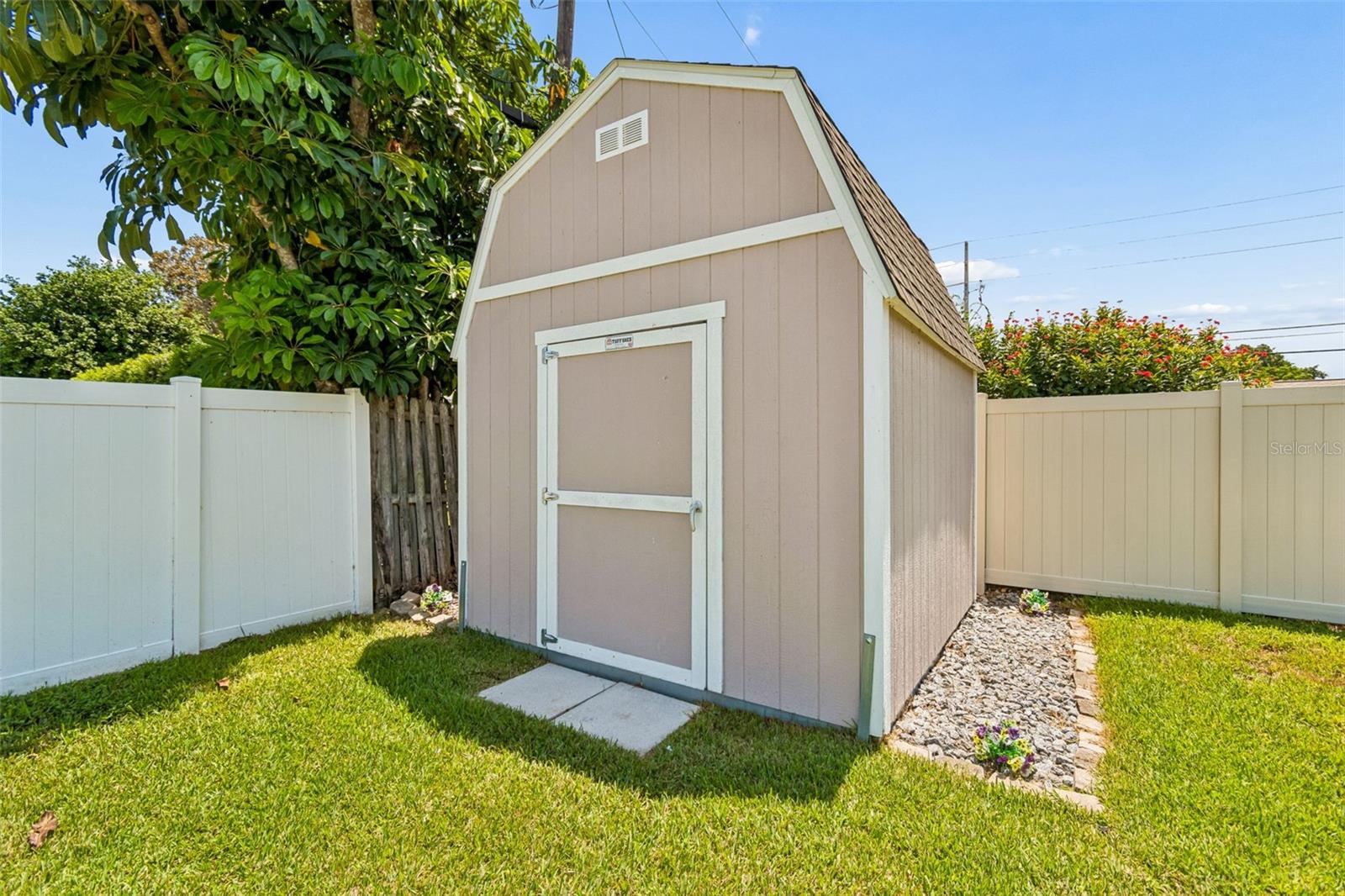 YACHT CLUB ESTATES - Residential