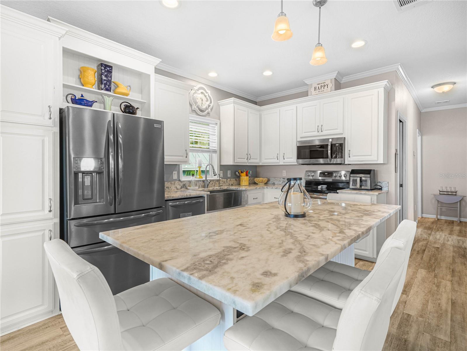 SADDLEBAG LAKE - Residential