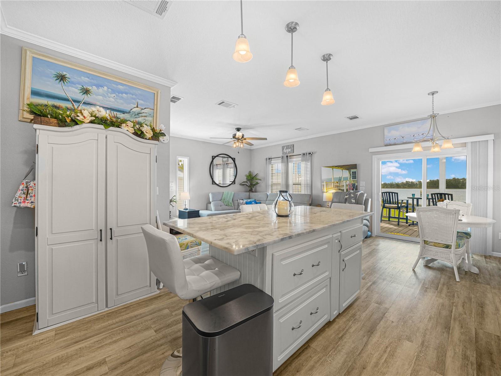 SADDLEBAG LAKE - Residential