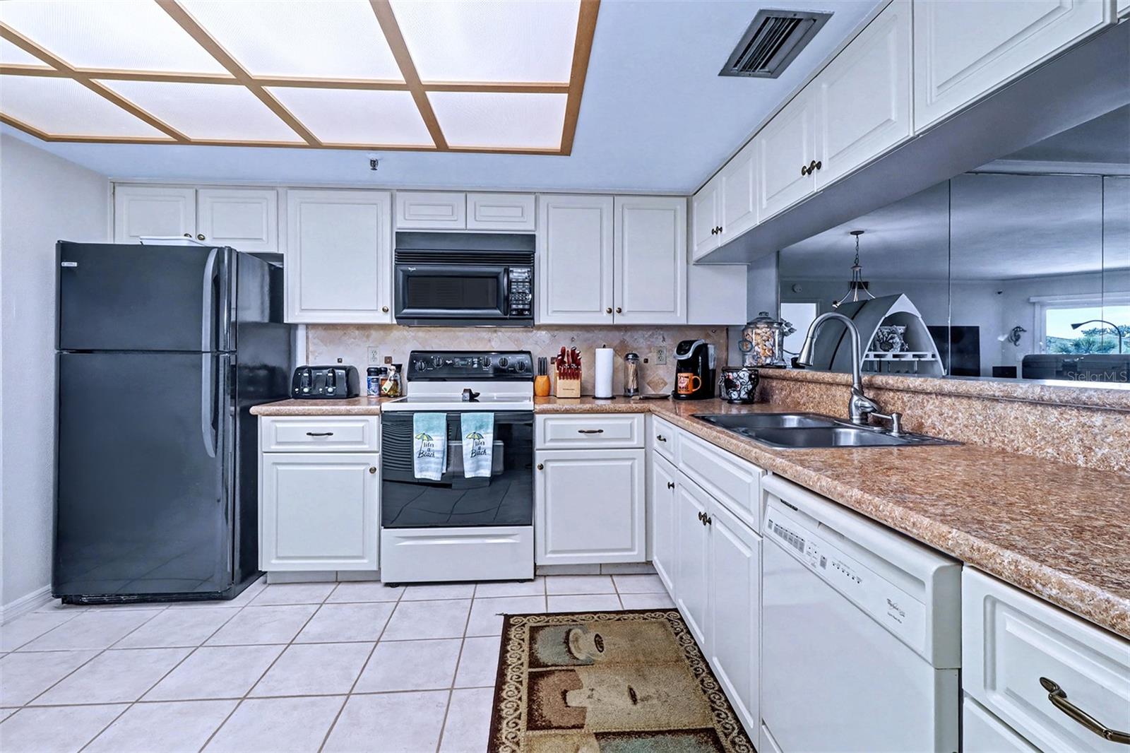 BEACH COTTAGE CONDO - Residential
