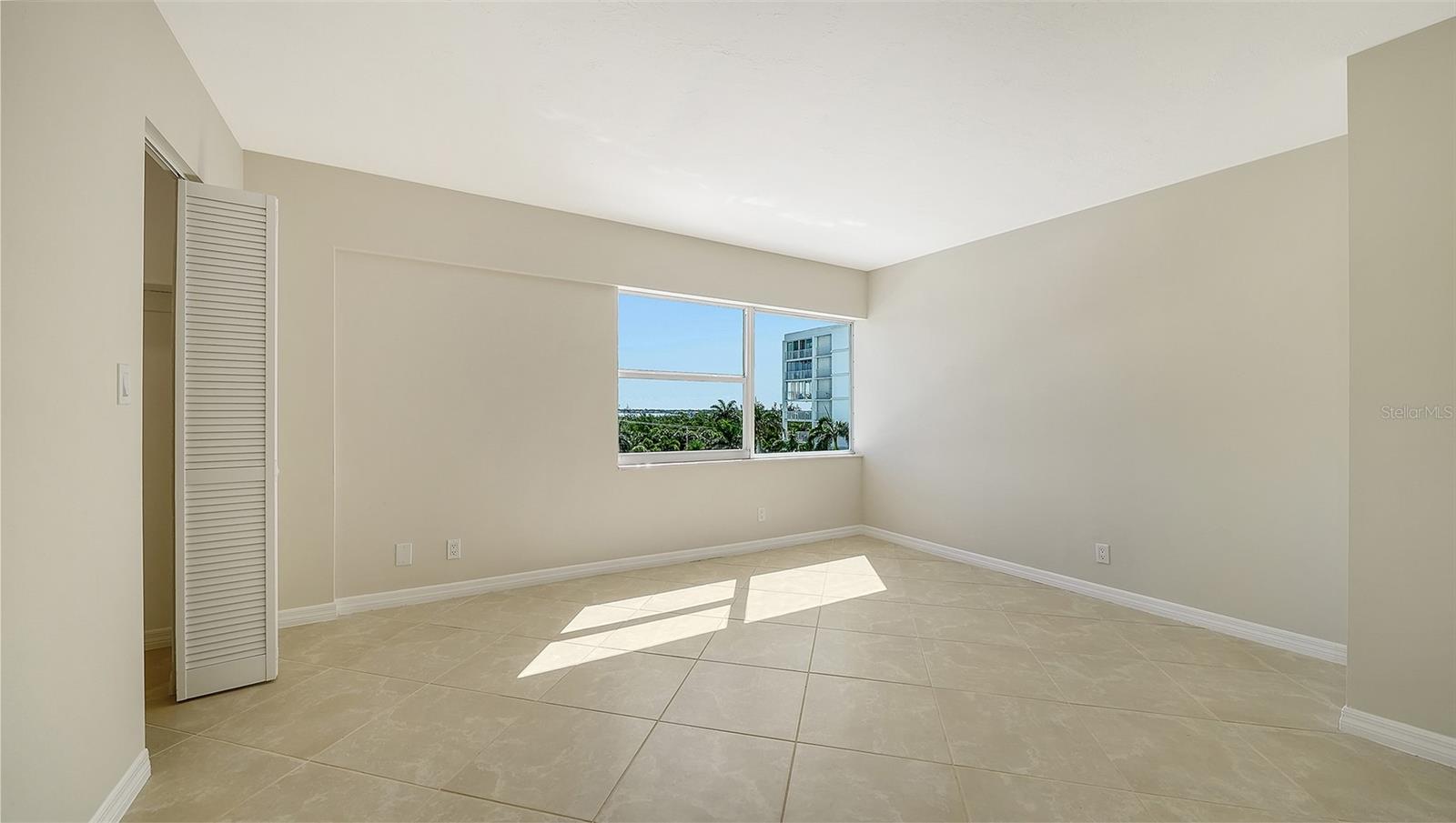 KEY TOWER SOUTH - Residential