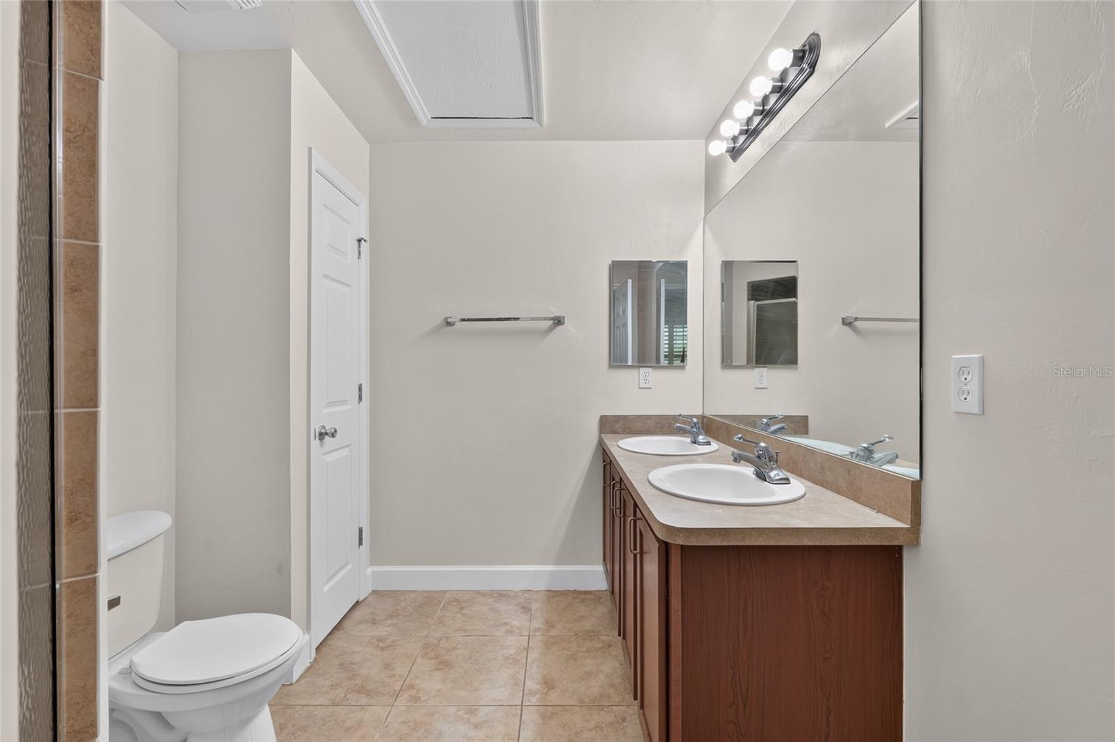 WOODS EDGE CONDO - Residential