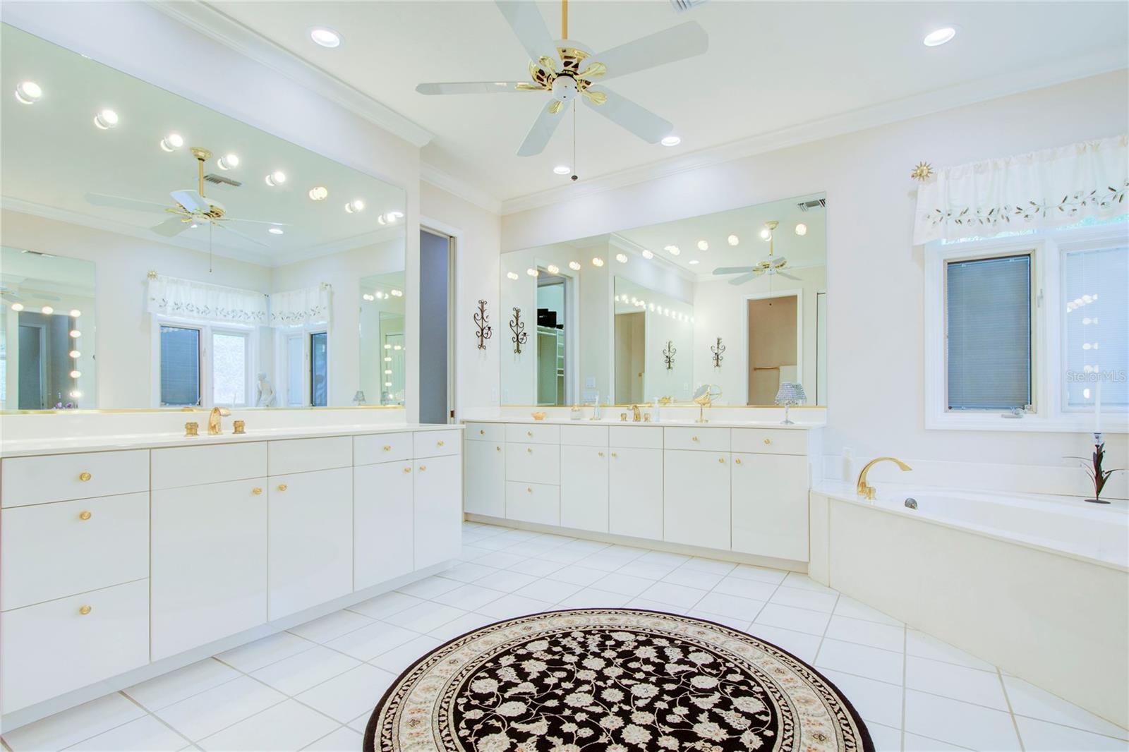 BAY ISLAND SHORES - Residential