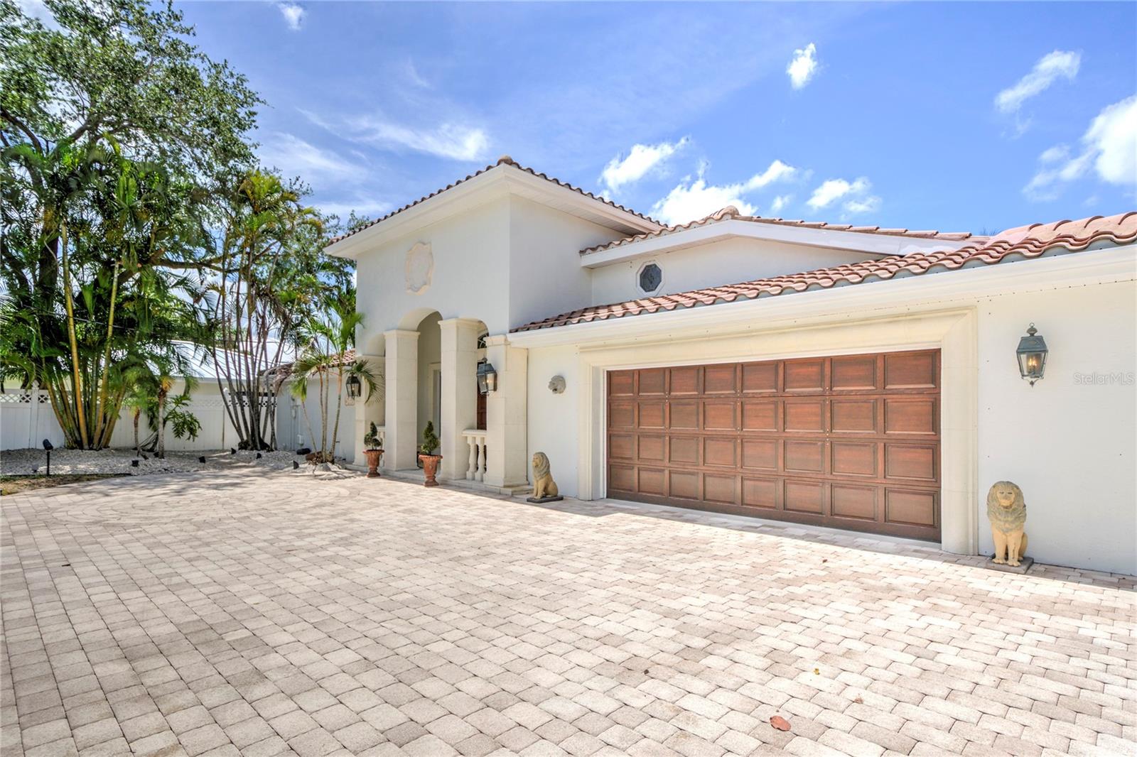 BAY ISLAND SHORES - Residential