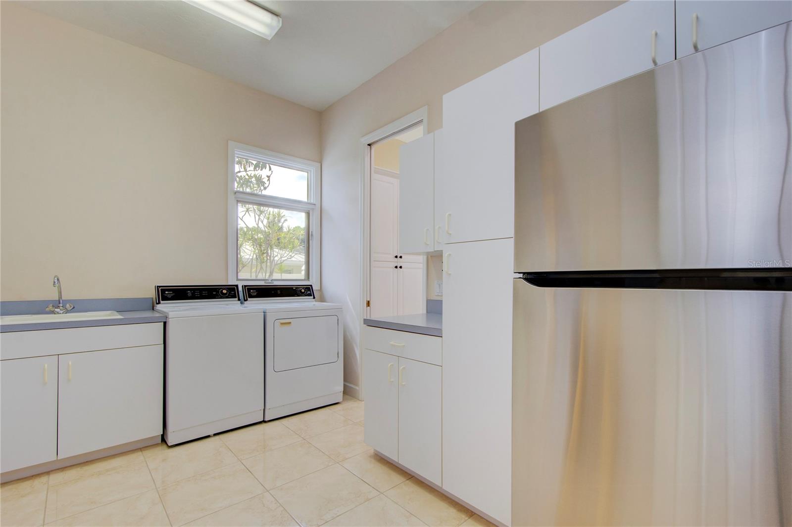 BAY ISLAND SHORES - Residential