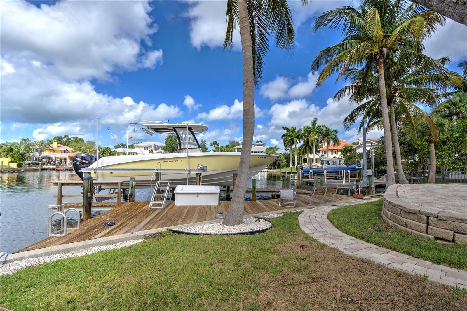 BAY ISLAND SHORES - Residential