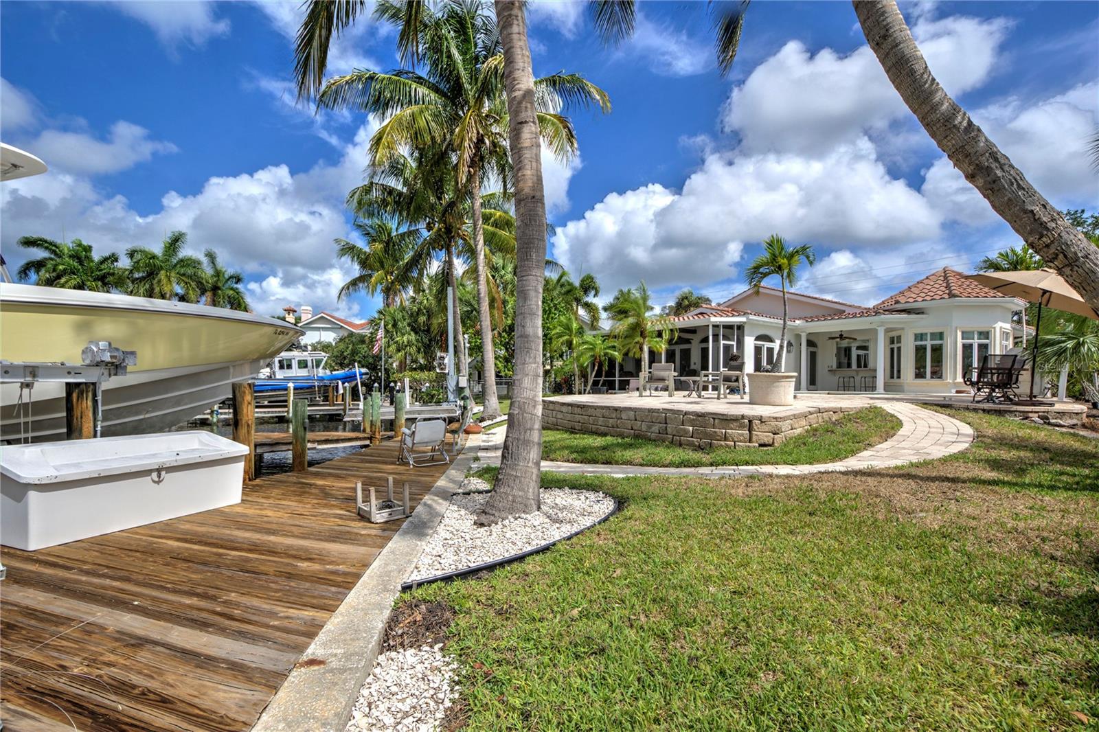 BAY ISLAND SHORES - Residential