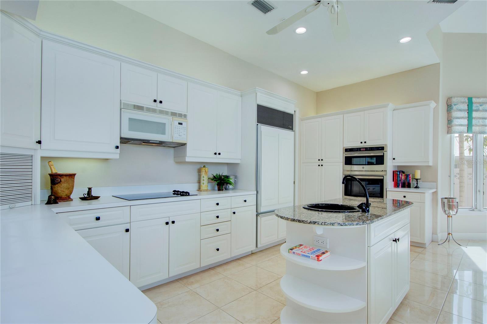 BAY ISLAND SHORES - Residential