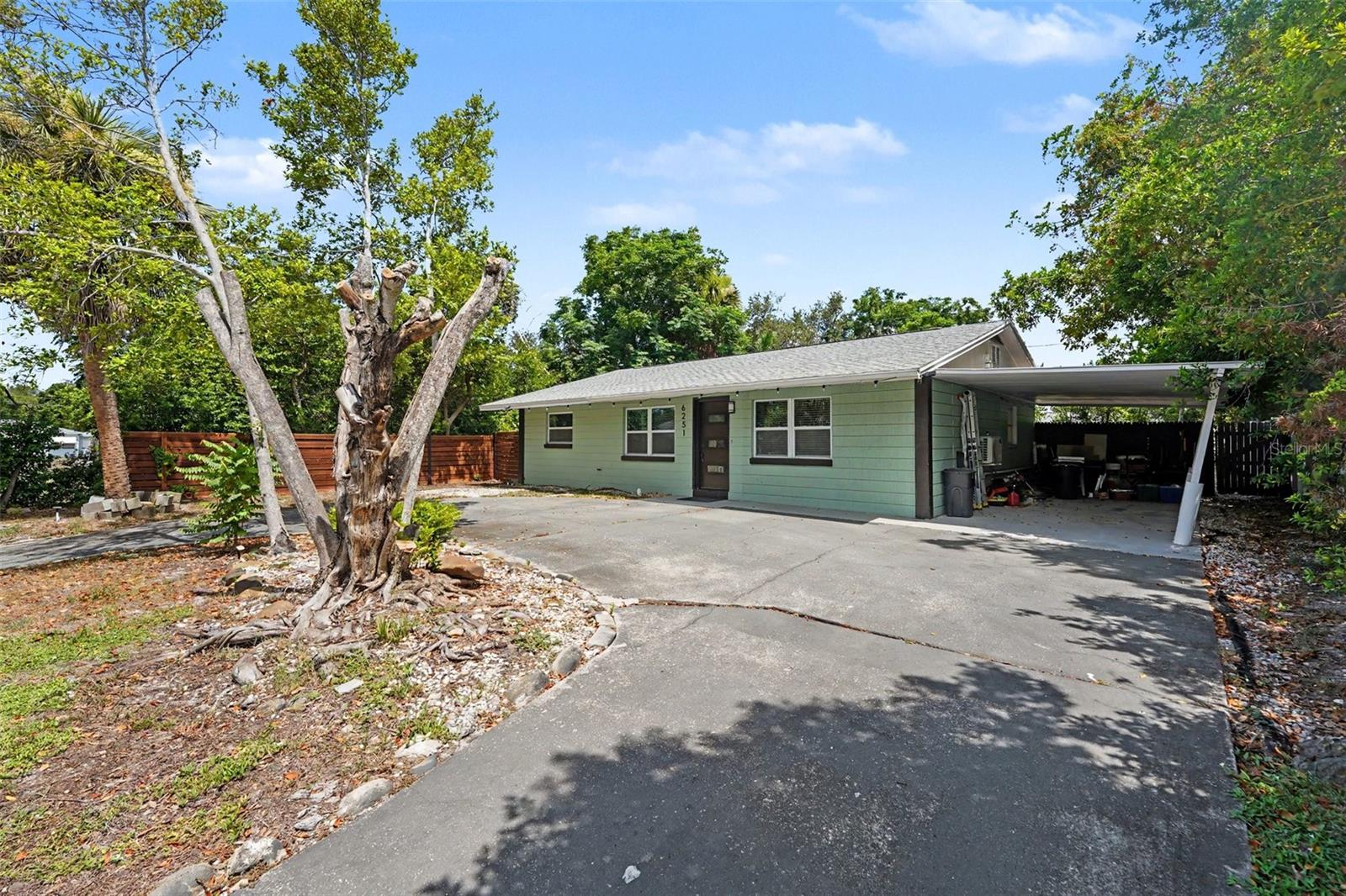 PASADENA ESTATES SEC F - Residential