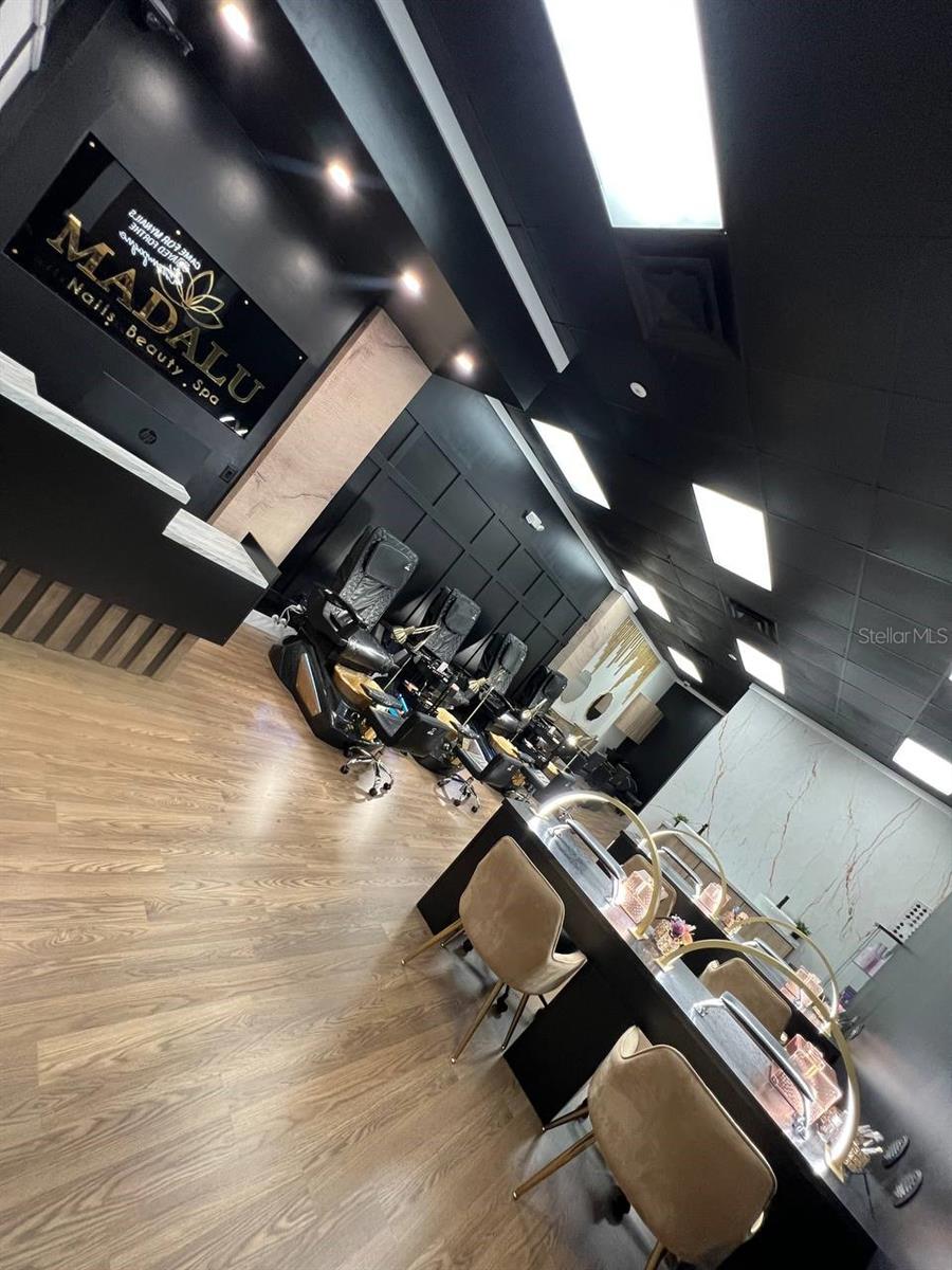HUNTERS CREEK TR REP - Commercial Sale