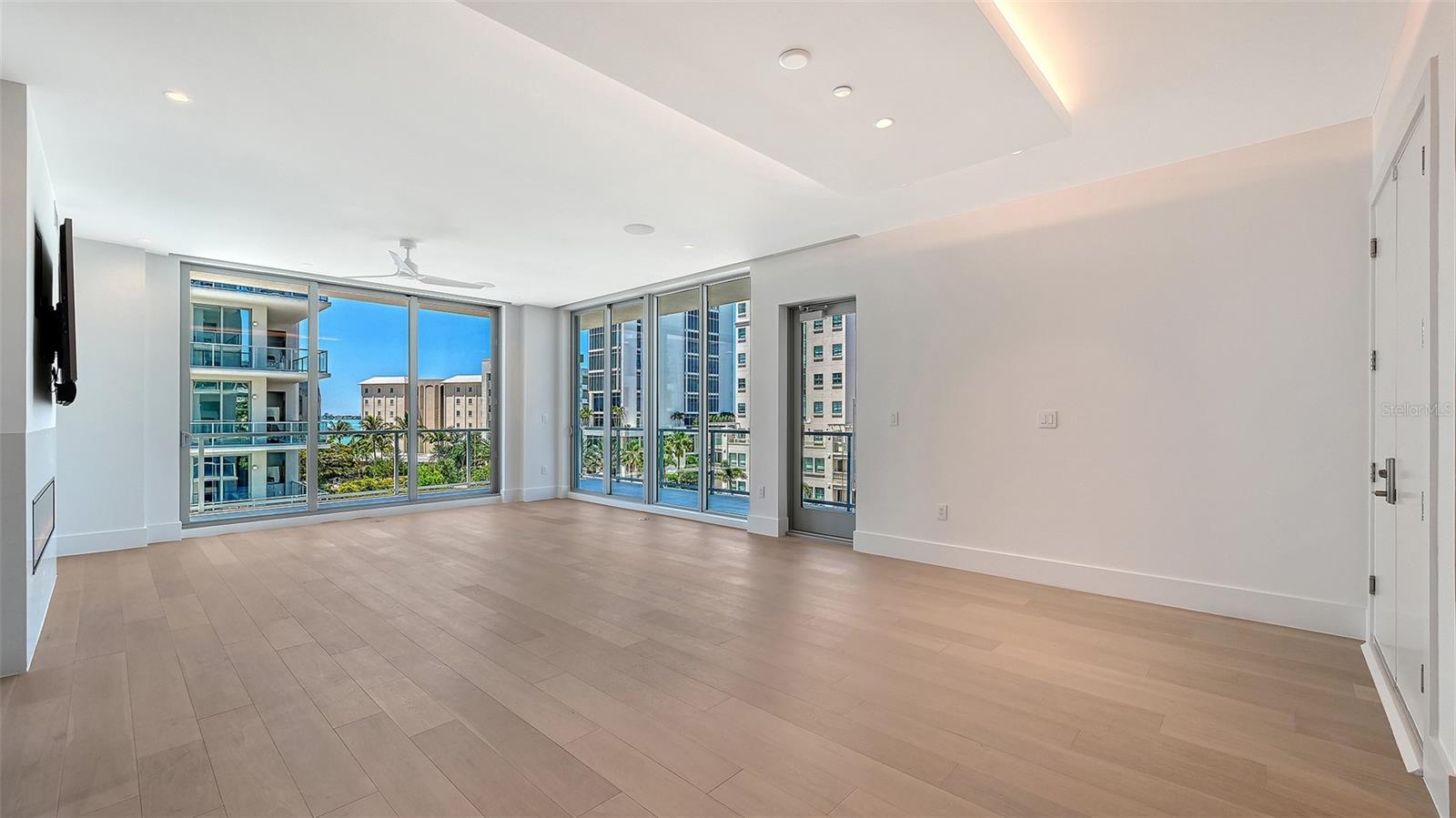 PENINSULA SARASOTA - Residential