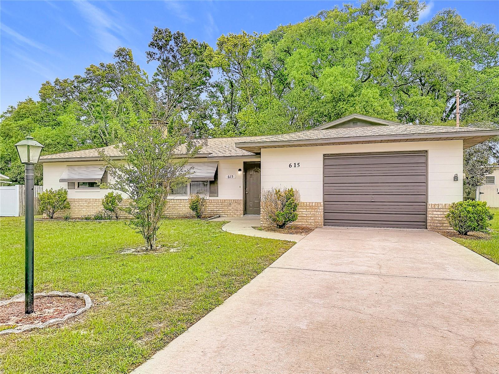 LADY LAKE - Residential