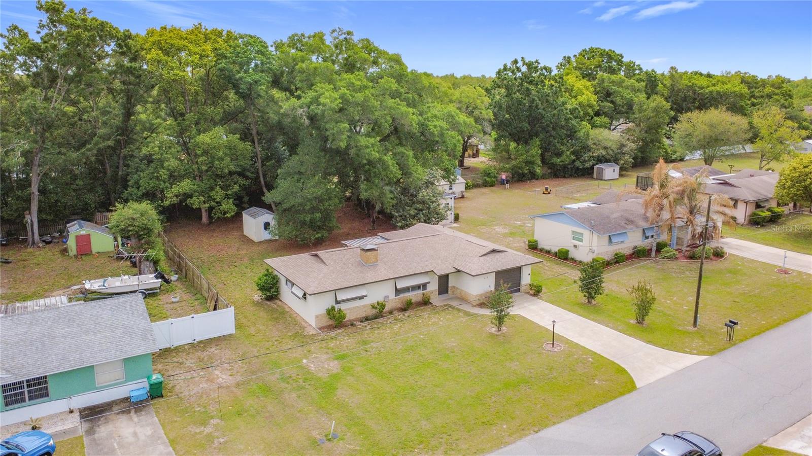 LADY LAKE - Residential