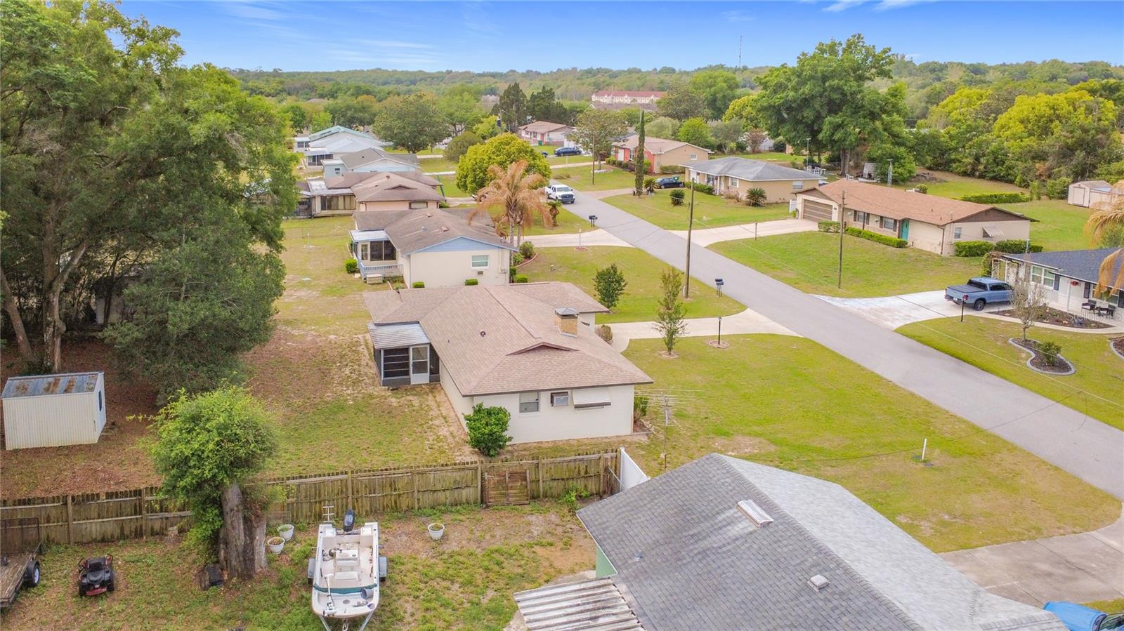 LADY LAKE - Residential