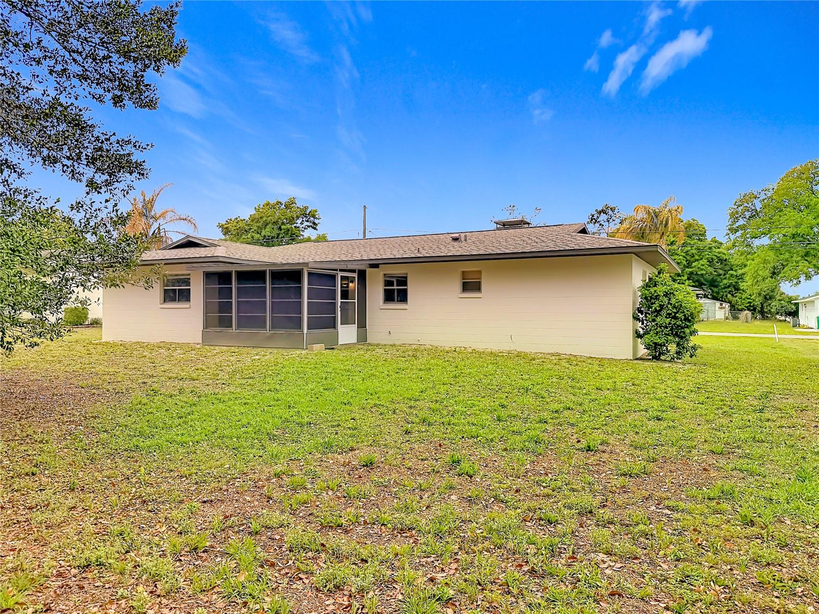 LADY LAKE - Residential