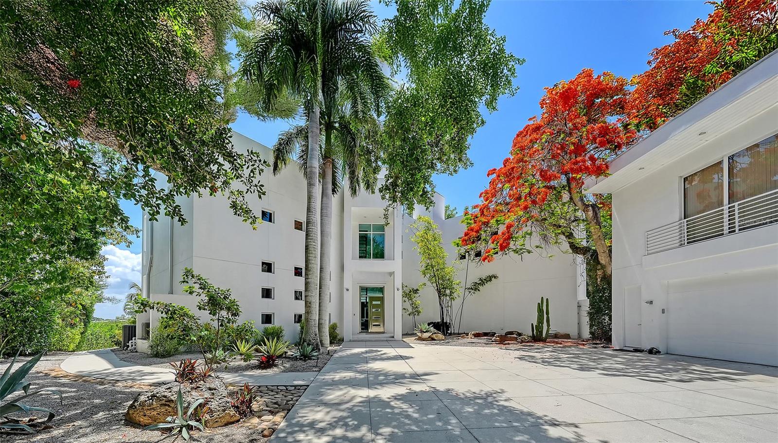COCOANUT BAYOU - Residential