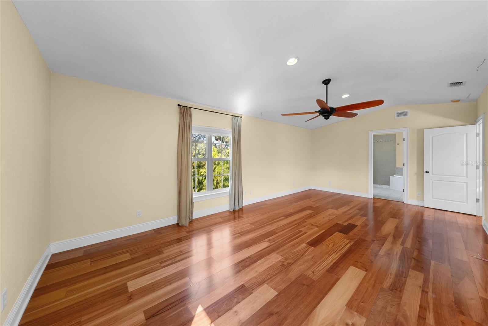 SUNSET PARK - Residential