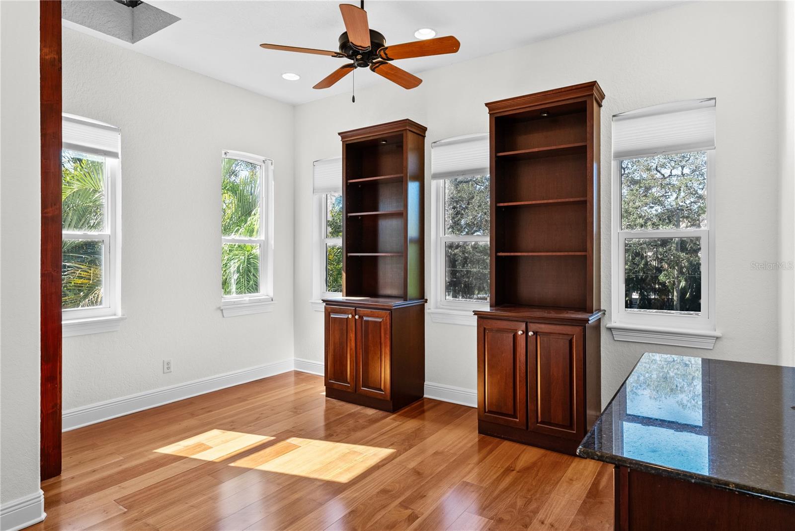 SUNSET PARK - Residential