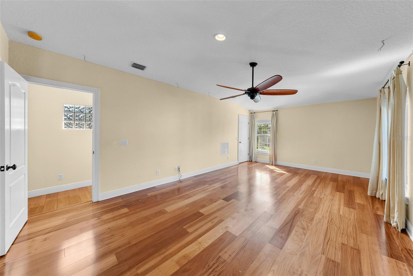 SUNSET PARK - Residential