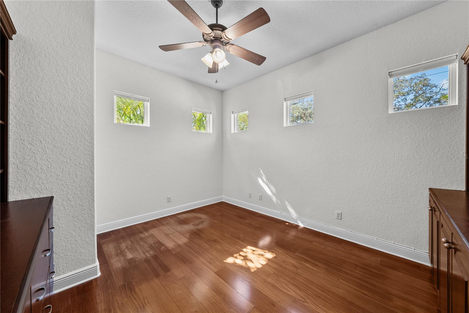 SUNSET PARK - Residential