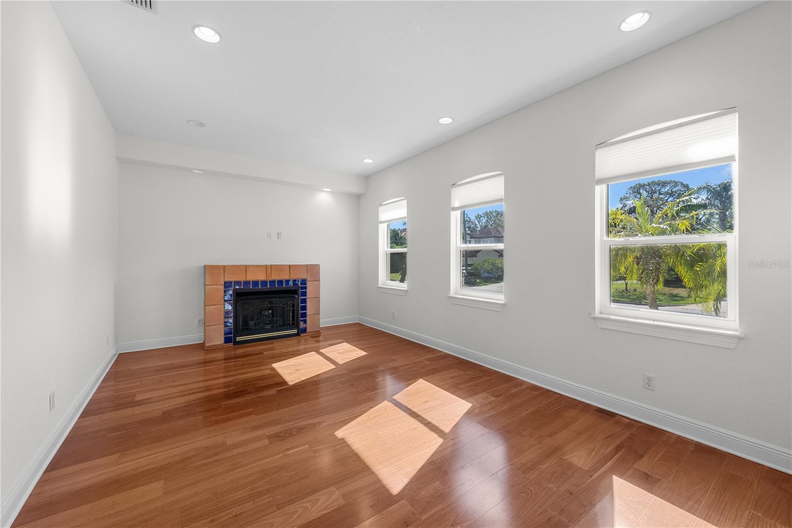 SUNSET PARK - Residential