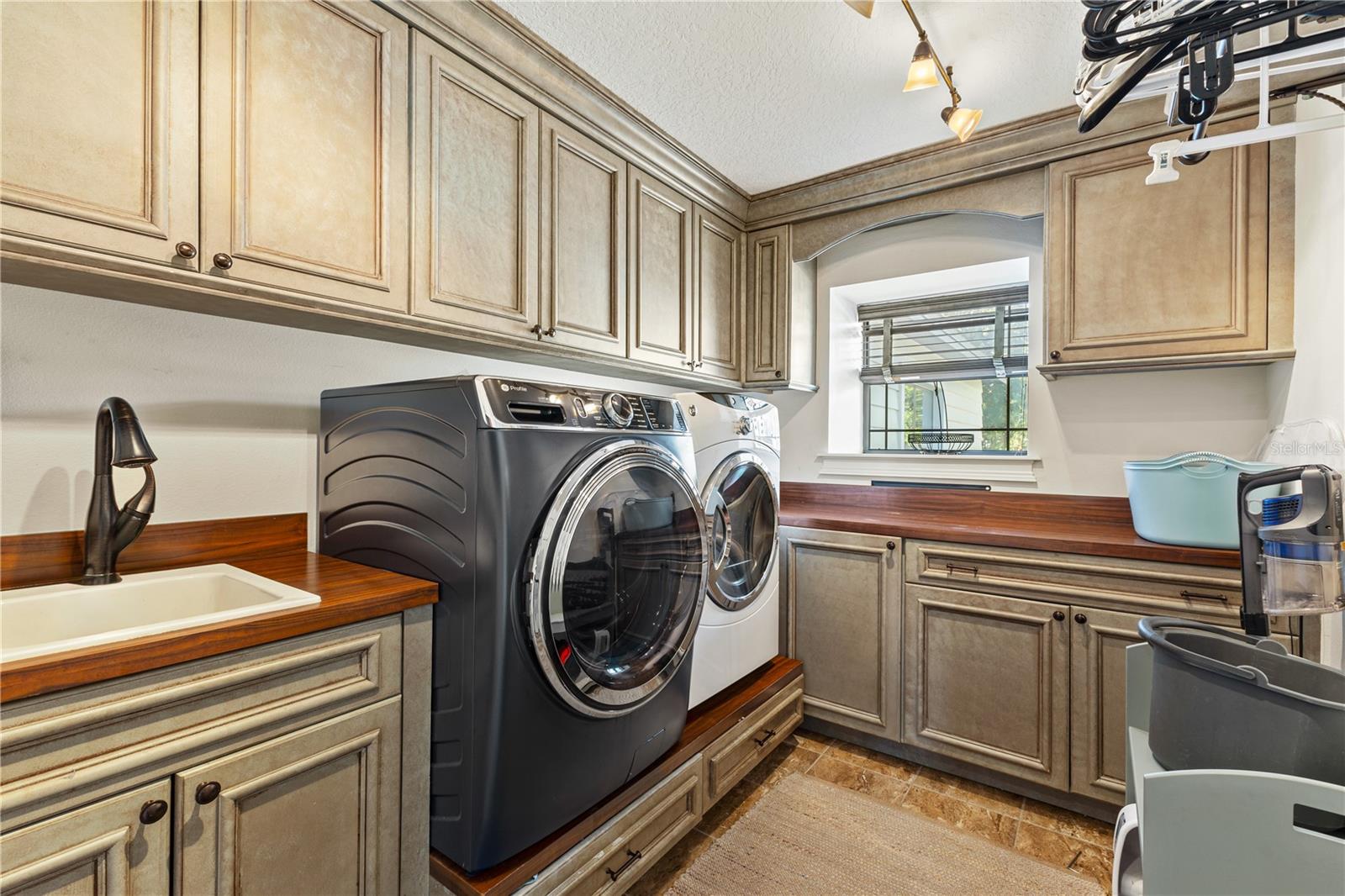 CYPRESS SHORES - Residential Lease