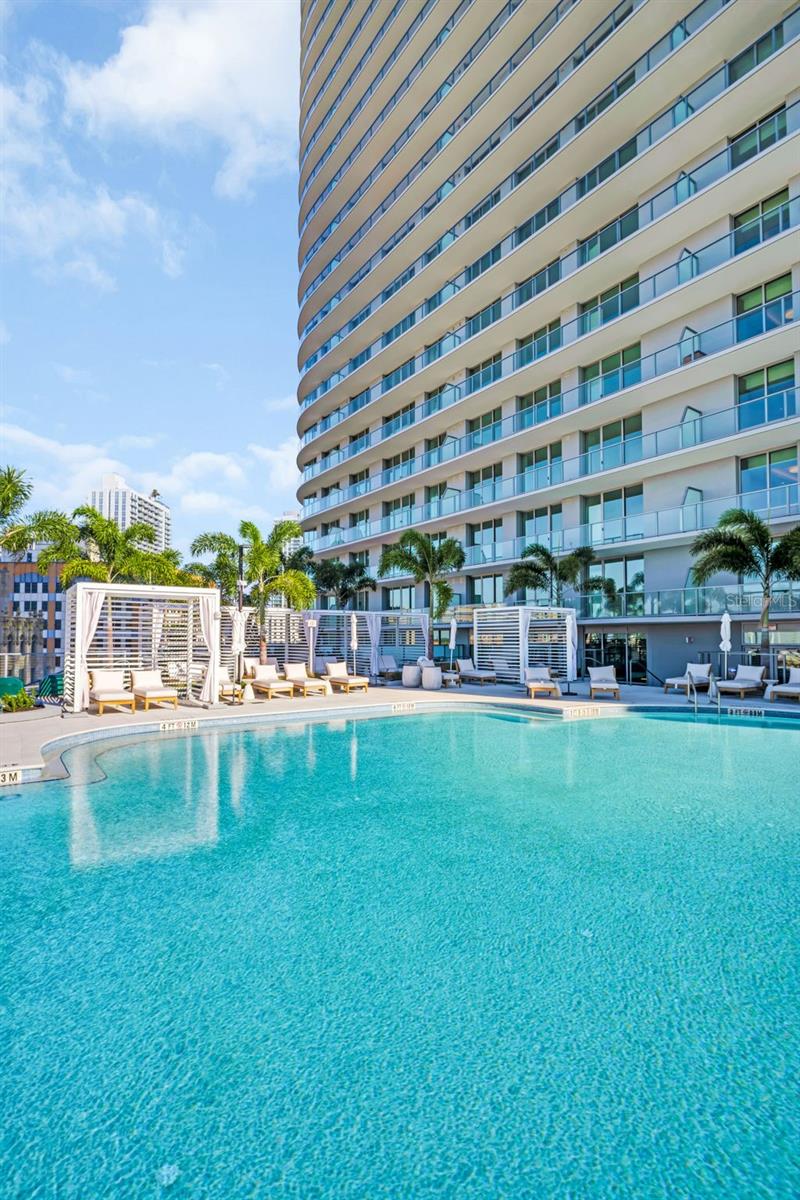400 CENTRAL - Residential Lease
