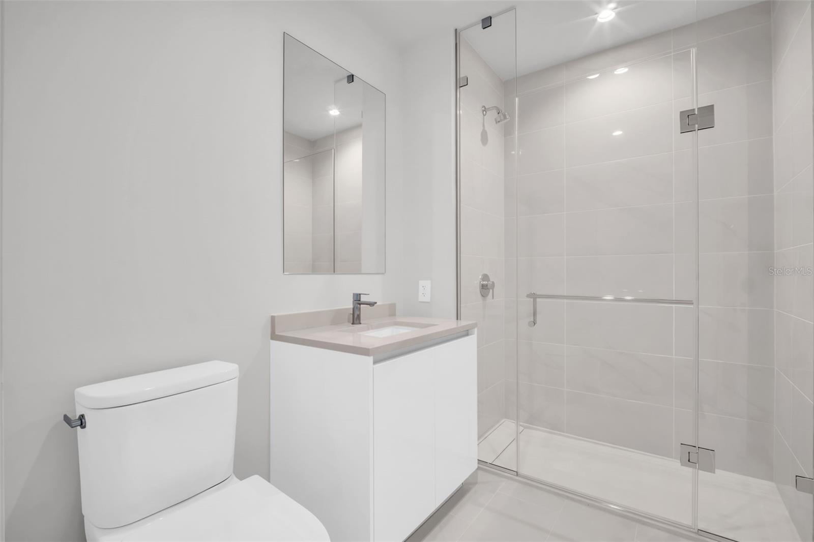 400 CENTRAL - Residential Lease