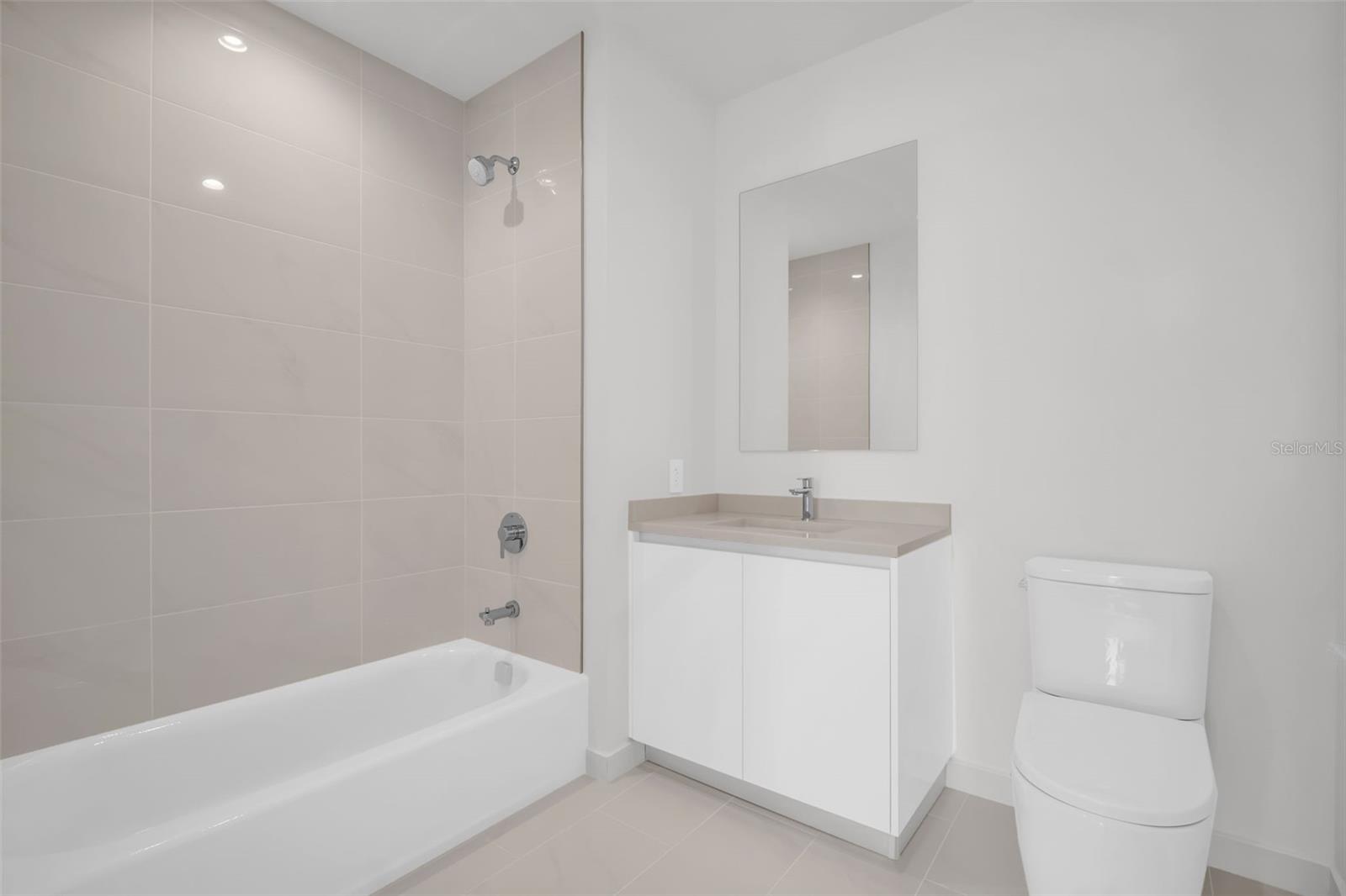 400 CENTRAL - Residential Lease