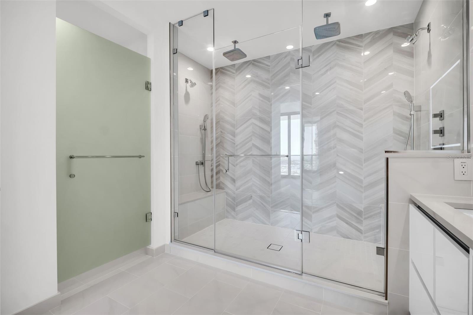 400 CENTRAL - Residential Lease