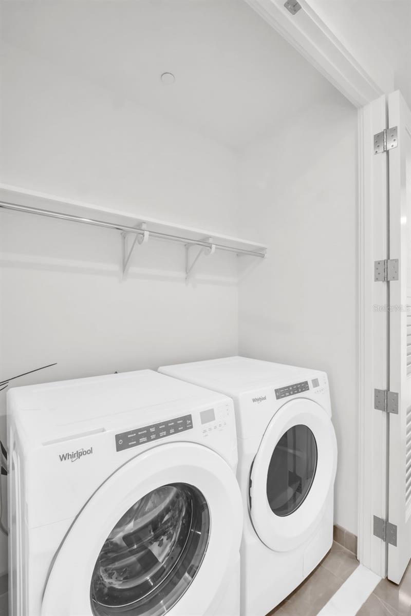 400 CENTRAL - Residential Lease