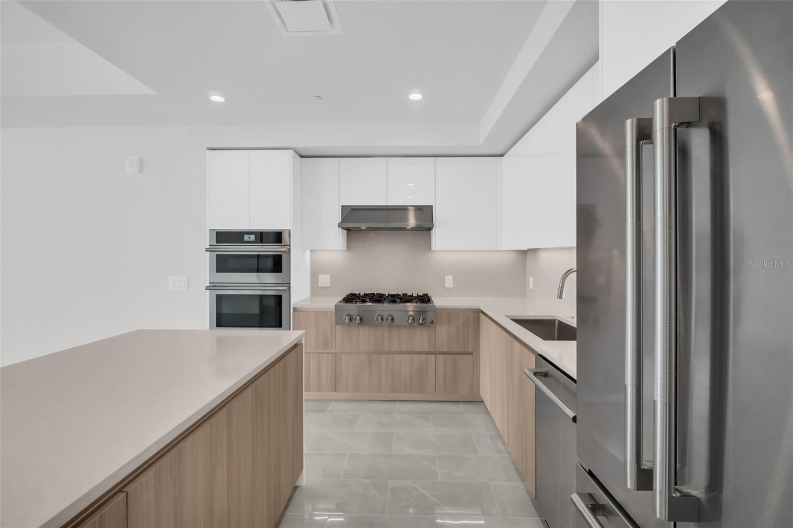 400 CENTRAL - Residential Lease