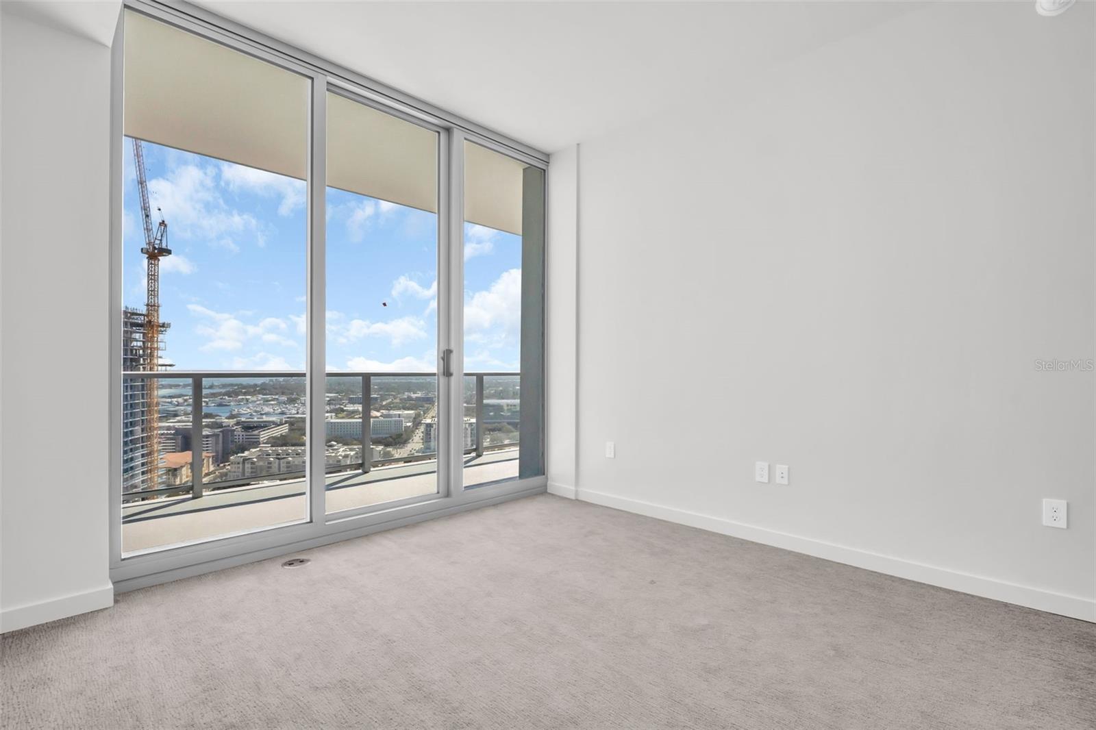 400 CENTRAL - Residential Lease