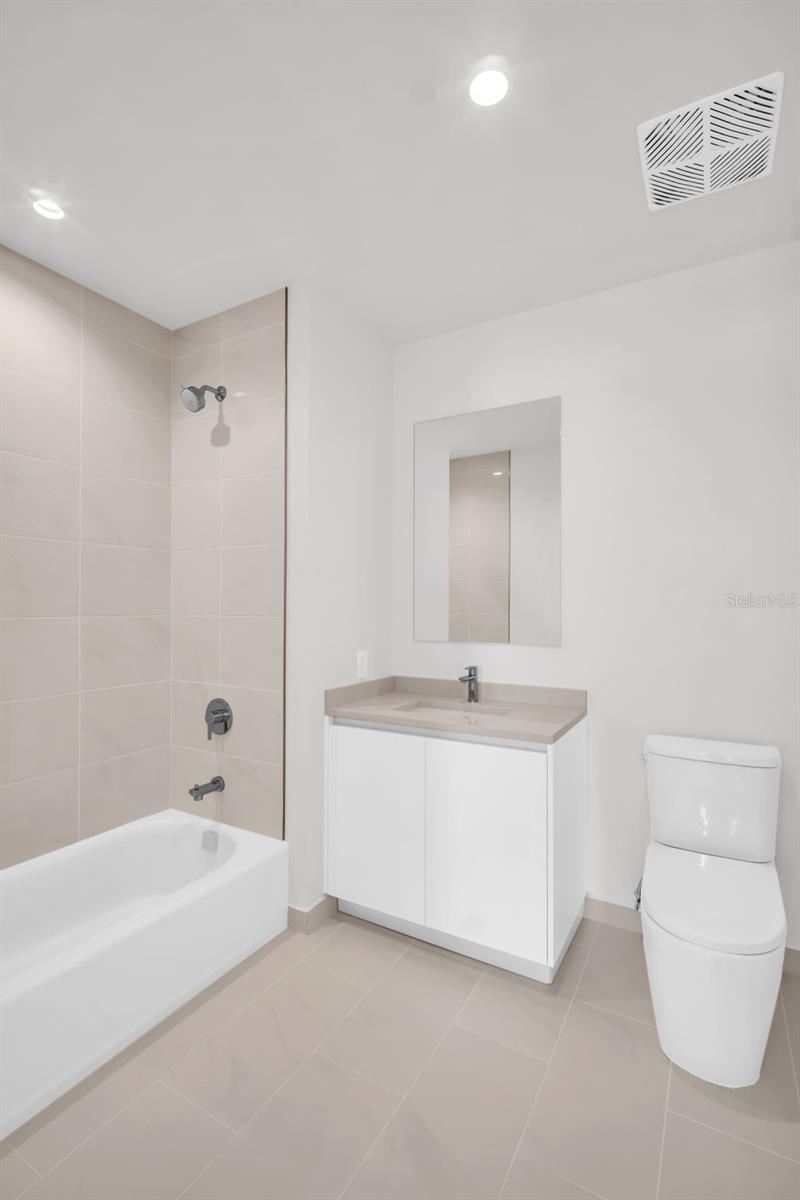 400 CENTRAL - Residential Lease