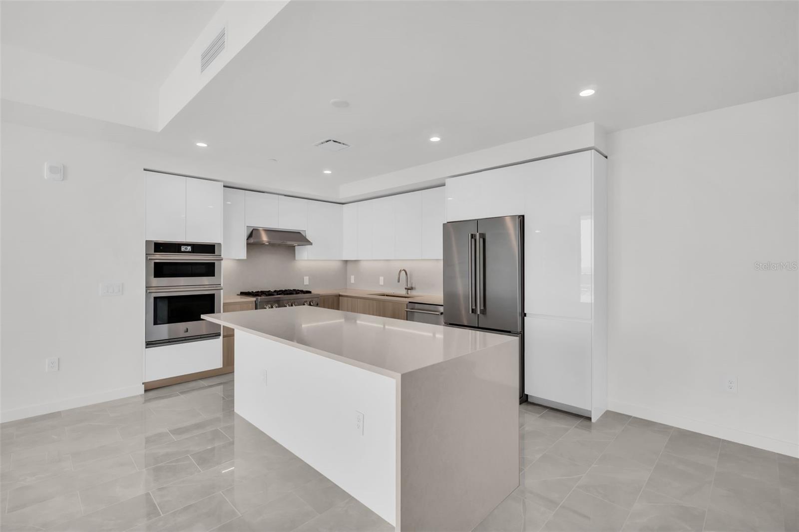 400 CENTRAL - Residential Lease