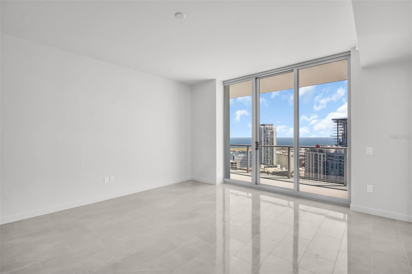 400 CENTRAL - Residential Lease