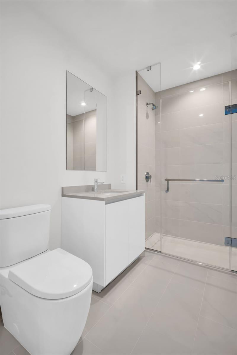 400 CENTRAL - Residential Lease