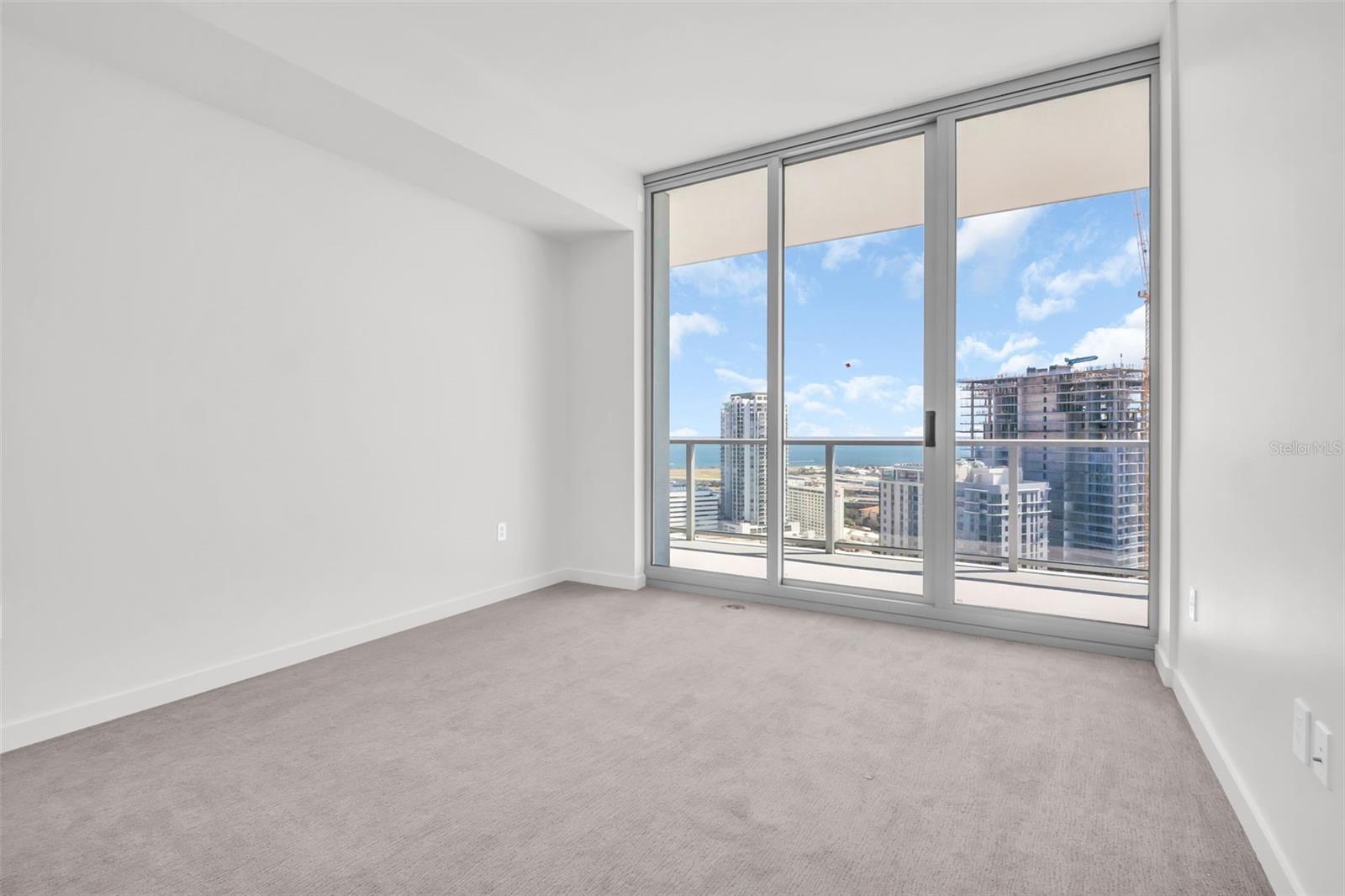 400 CENTRAL - Residential Lease