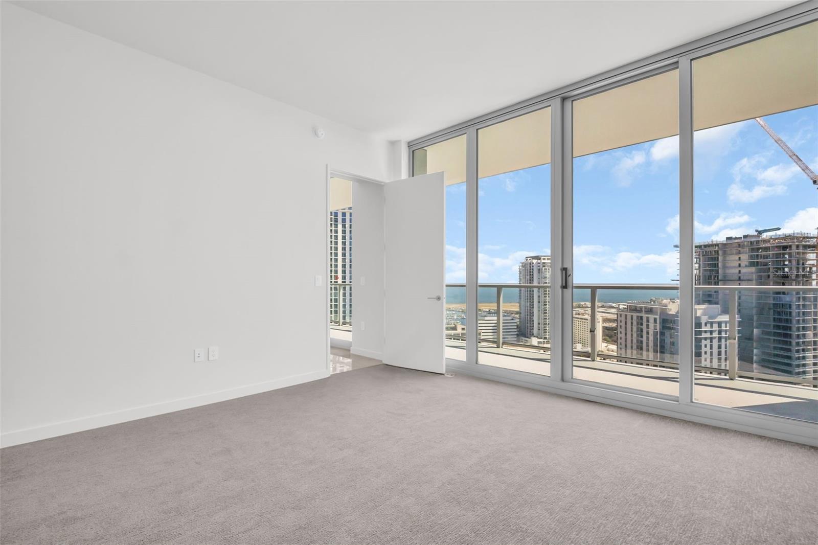 400 CENTRAL - Residential Lease