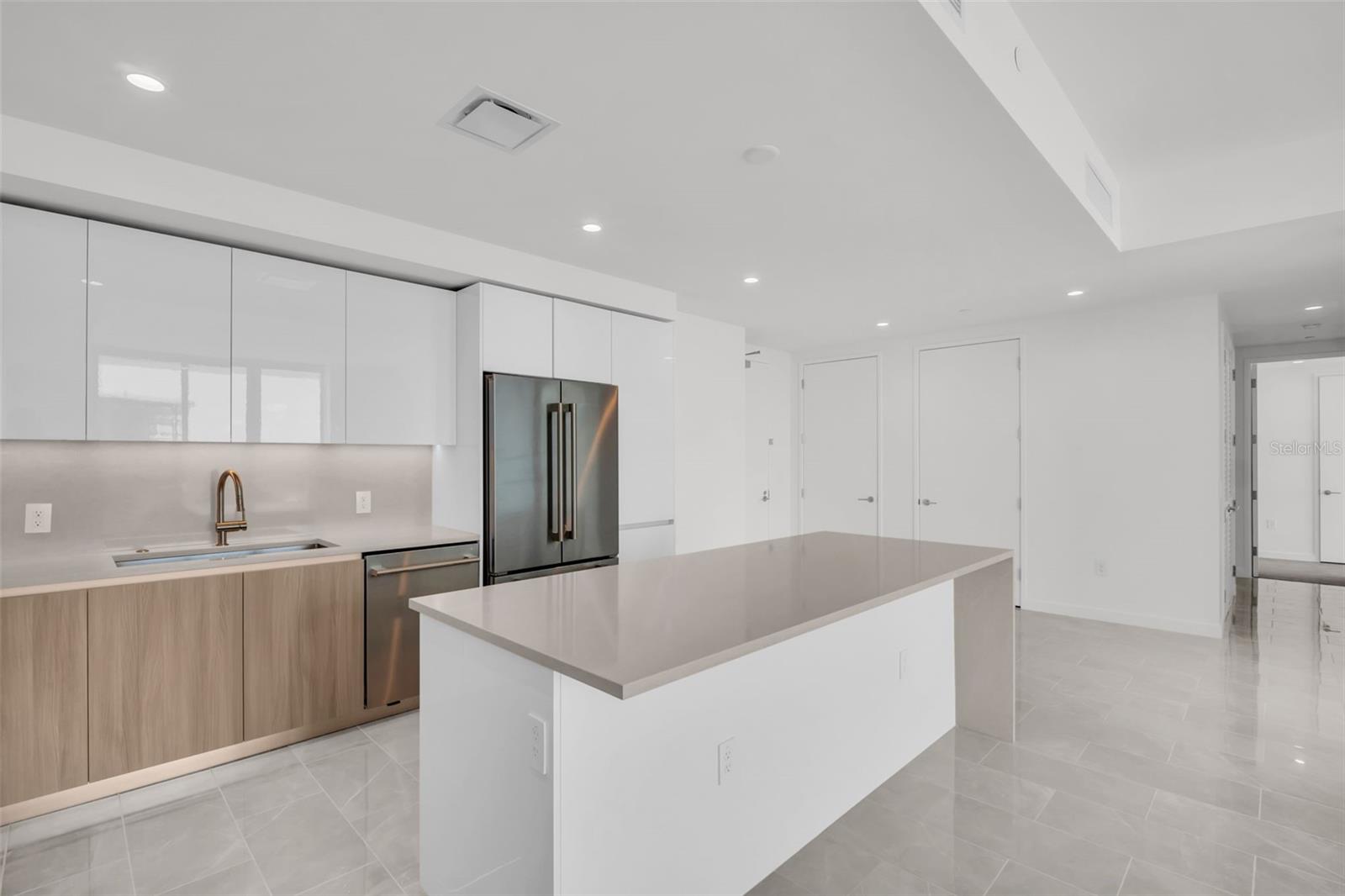 400 CENTRAL - Residential Lease