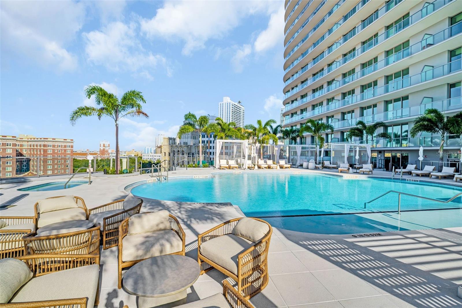 400 CENTRAL - Residential Lease