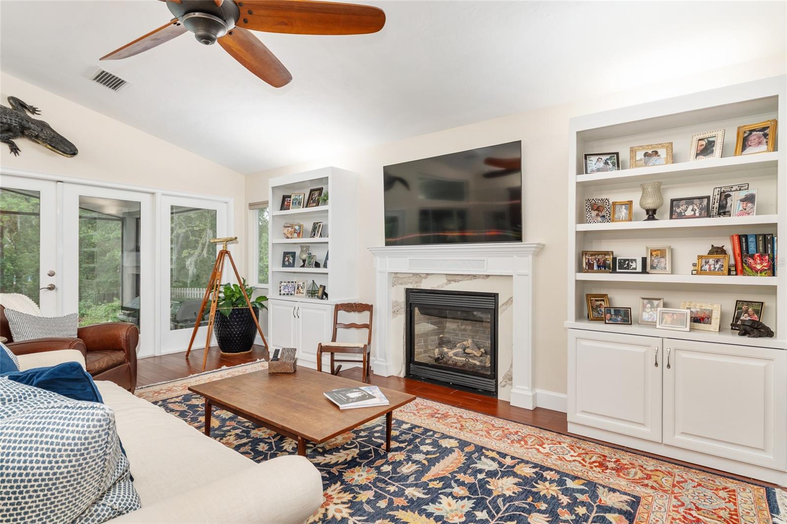 COLONY PARK - Residential