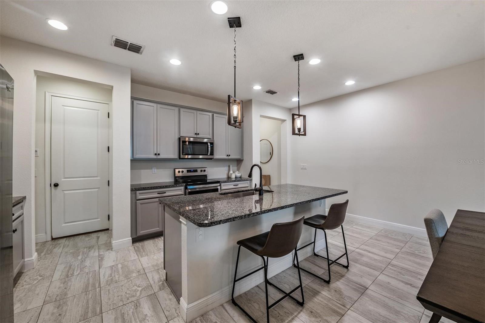LAKEVIEW - Residential