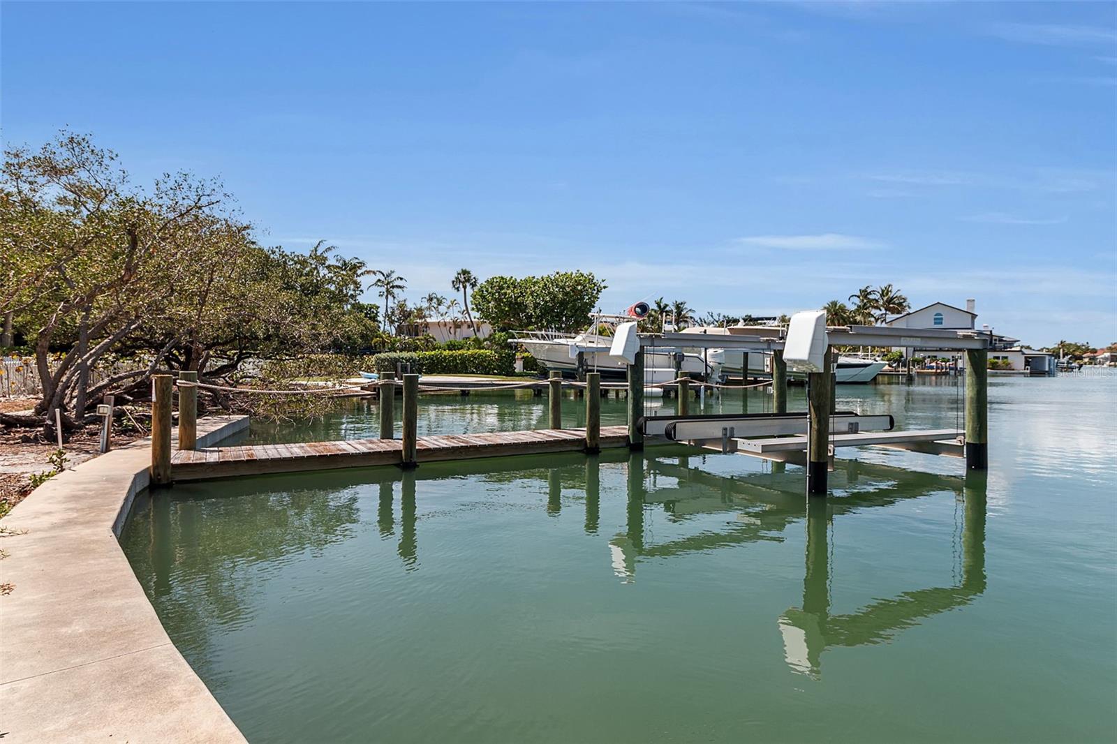 ROBERTS POINT 2 - Land