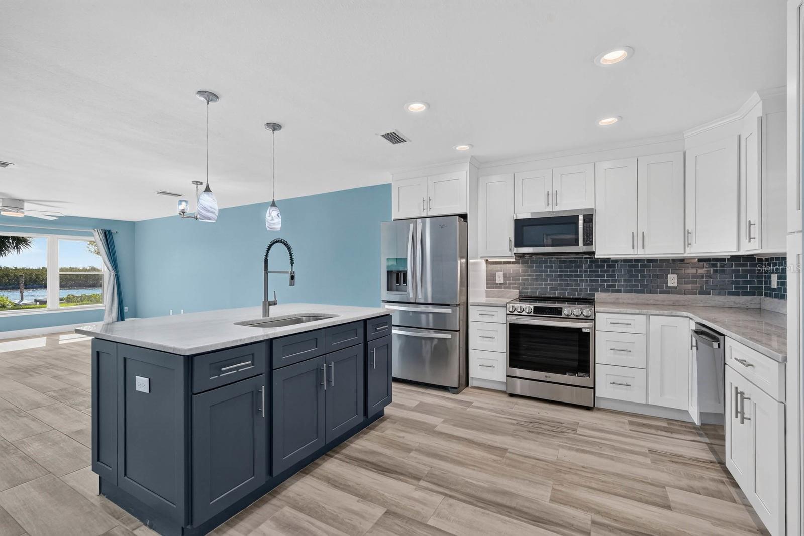 HARBOR POINT - Residential